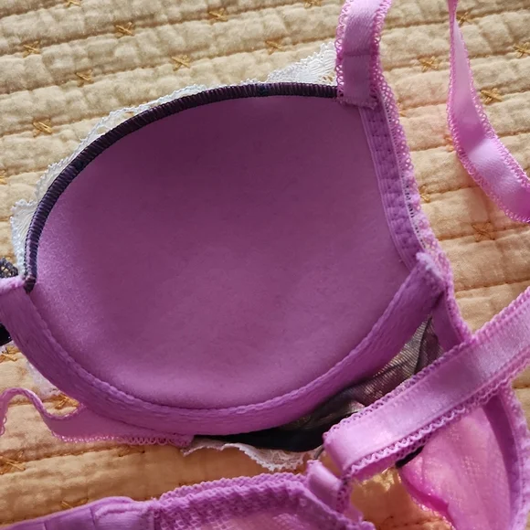 VS Dream Angel's lined Demi EUC 32A - Picture 8 of 11